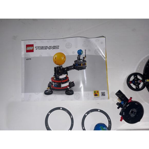 Lego Technic 42179 planet earth orbit incomplete - Picture 2 of 8